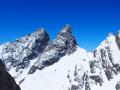 Les Aiguilles d'Arves. De gauche à droite : la Méridionale, la Centrale et la Septentrionale ou Tête de Chat