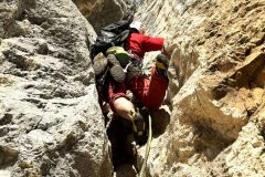 Le départ en renfougne de la première longueur de "Point trop n'en faut"