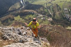 L'arrivée au replat des Buis sous l'ultime longueur de "Point trop n'en faut"