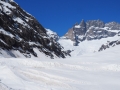 Tout au fond du vallon, la face sud de la Meije