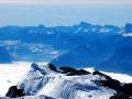 Au premier plan la crête sommitale de Chamechaude et au second plan le Vercors avec le Mont Aiguille au centre