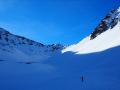 La combe de Laurichard et le col  sur la droite au soleil