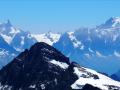 Au premier plan, le Grand Mont Ruan. Au second plan et de gauche à droite : La Dent du Géant, le glacier du Géant, le Grand Capuçin, et les 3 Mont-Blanc