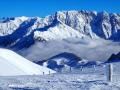 En toile de fond, la longue arête qui court du Grand Armet jusqu'au Coiro