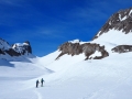 Serre-Long (2139m) est situé juste au dessus et à droite du Col des Aiguille