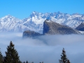 Le haut de la paroi des Voutes et des Gillardes sur fond de Massif des Ecrins