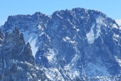 Les Ailefroides Centrale et Occidentale séparées au centre par l'Arête de Coste Rouge