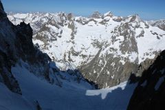 Depuis le Col de Casse Déserte, le glacier de la Grande Ruine encore tout à l'ombre