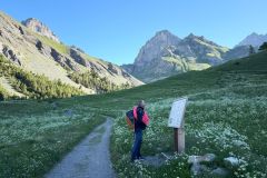 Nous arrivons à 'Alpe du Lauzet avec les Arêtes de la Bruyère tout au fond