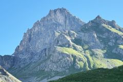 Au deuxième plan les arêtes 