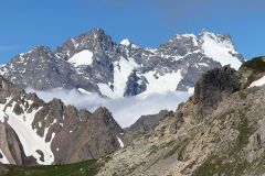 Depuis l'arête et de droite à gauche, l'enfilade Meije-Pavé-Gaspard 