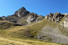 Au centre l'itinéraire de descente des arêtes
