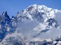 L'imposant versant italien du Mont-Blanc, avec sur sa gauche l'Arête de Peuterey