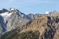 La montagne des Agneaux et tout à droite la Barre des Ecrins
